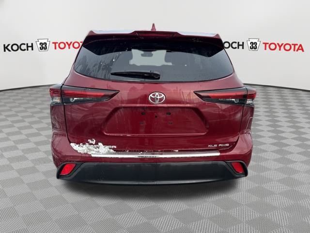 Used 2025 Toyota Highlander XLE image 6