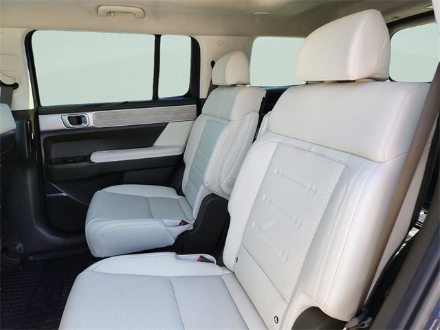 Used 2025 Hyundai Santa Fe Calligraphy image 12