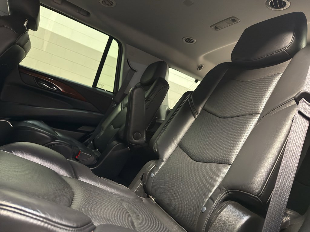 Used 2019 Cadillac Escalade Luxury image 30