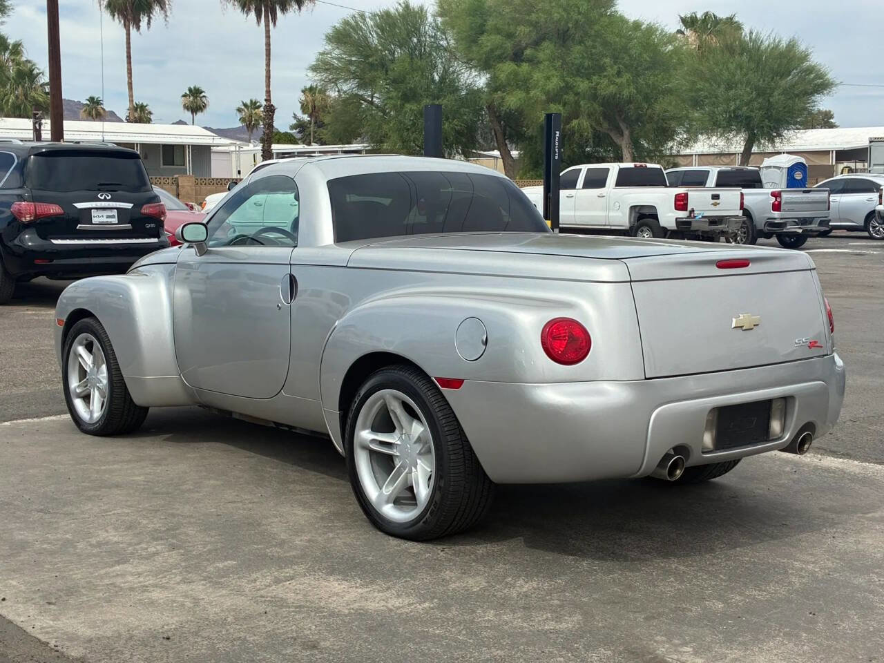Used 2005 Chevrolet SSR w/ Preferred Equipment Group RWD image 4