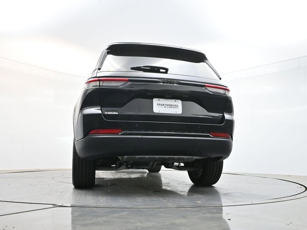 Used 2025 Jeep Grand Cherokee Limited w/ Black Appearance Package image 35