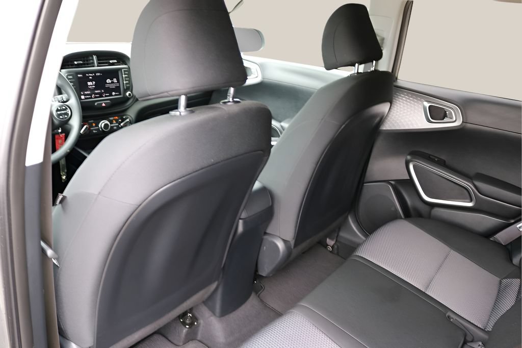 Used 2025 Kia Soul LX w/ LX Technology Package FWD image 15