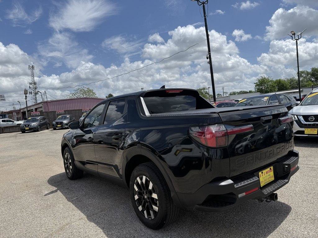 Used 2025 Hyundai Santa Cruz SE FWD image 5