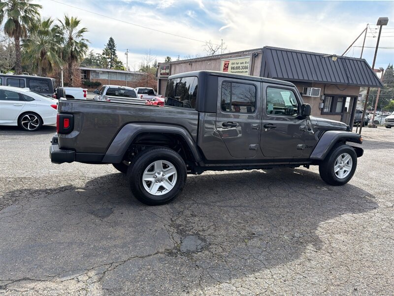 Used 2022 Jeep Gladiator Sport image 9
