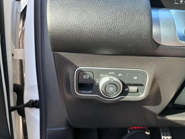Used 2025 Mercedes-Benz GLB 250 image 15