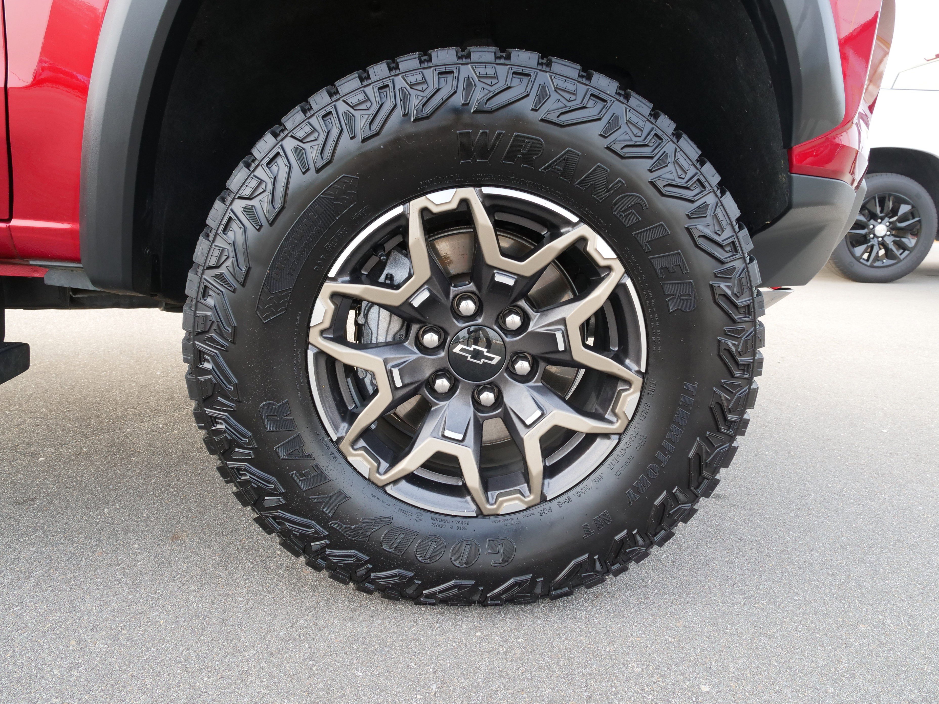 Used 2024 Chevrolet Colorado ZR2 w/ Technology Package image 11