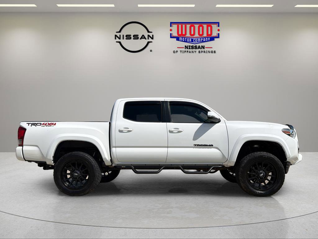 Used 2017 Toyota Tacoma TRD Sport w/ Tow Package (A/T) AWD/4WD image 2