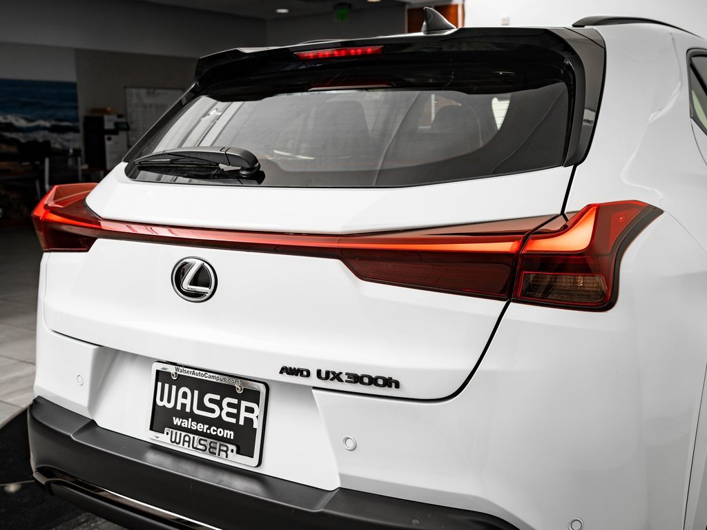 New 2025 Lexus UX 300h AWD image 17