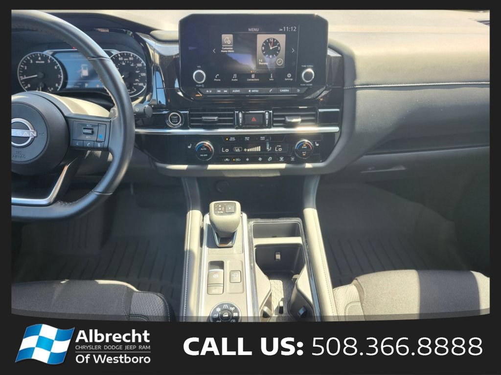 Used 2024 Nissan Pathfinder SV w/ SV Premium Package AWD/4WD image 14