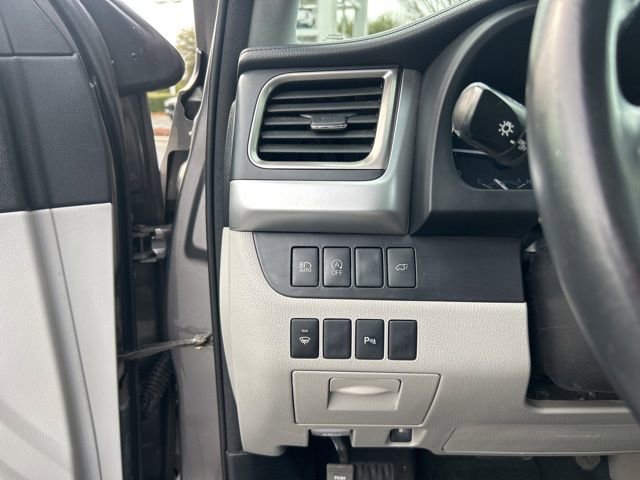 Used 2018 Toyota Highlander Limited image 25