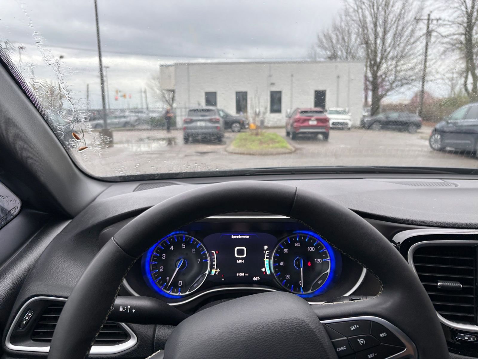 Used 2025 Chrysler Pacifica Select image 37