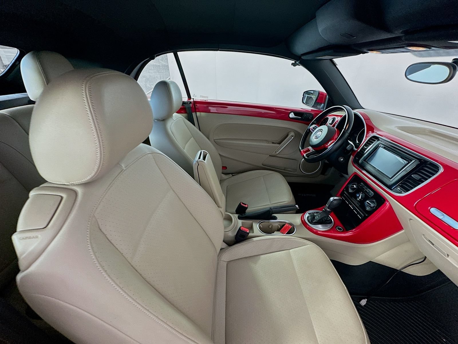 Used 2019 Volkswagen Beetle 2.0T S FWD image 25
