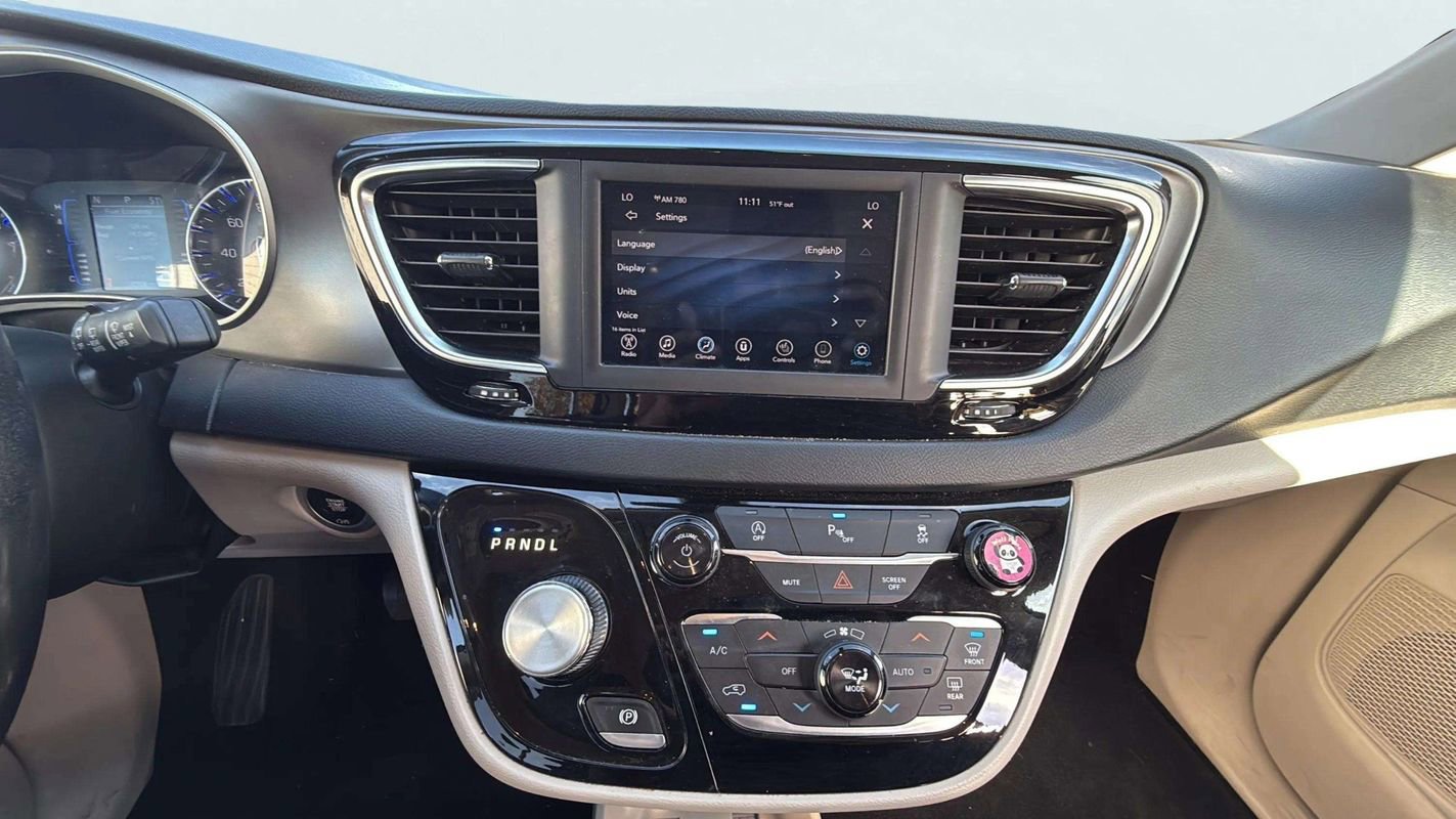 Used 2020 Chrysler Pacifica Touring-L image 11