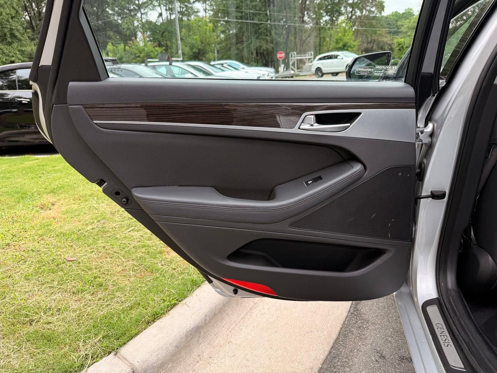 Used 2015 Hyundai Genesis 3.8 RWD image 25