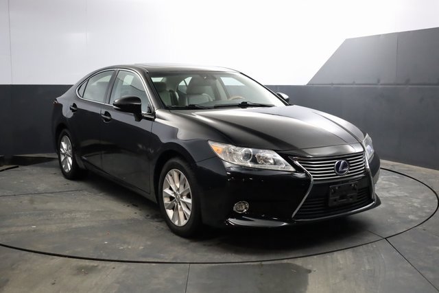 Used 2014 Lexus ES 300h w/ Luxury Package w/Bamboo Trim image 2