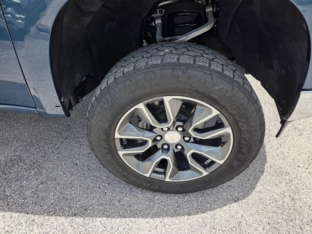 Used 2024 Chevrolet Silverado 1500 LT AWD/4WD image 19