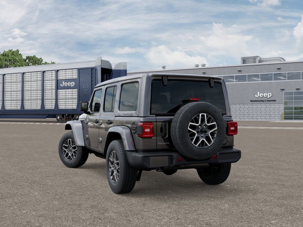 Used 2025 Jeep Wrangler Sahara image 3