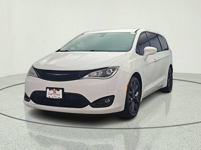 Used 2018 Chrysler Pacifica Touring Plus w/ S Appearance Package FWD image 2