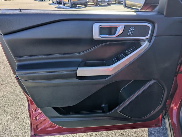 Used 2022 Ford Explorer XLT w/ Equipment Group 202A image 12