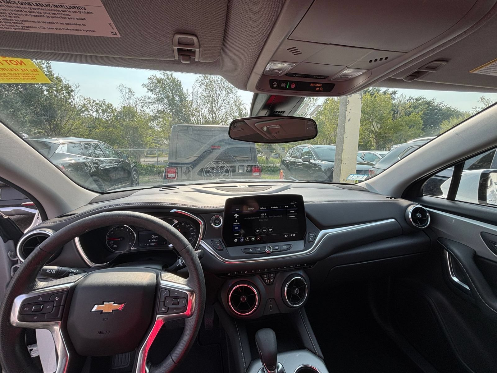 Used 2025 Chevrolet Blazer LT FWD image 34