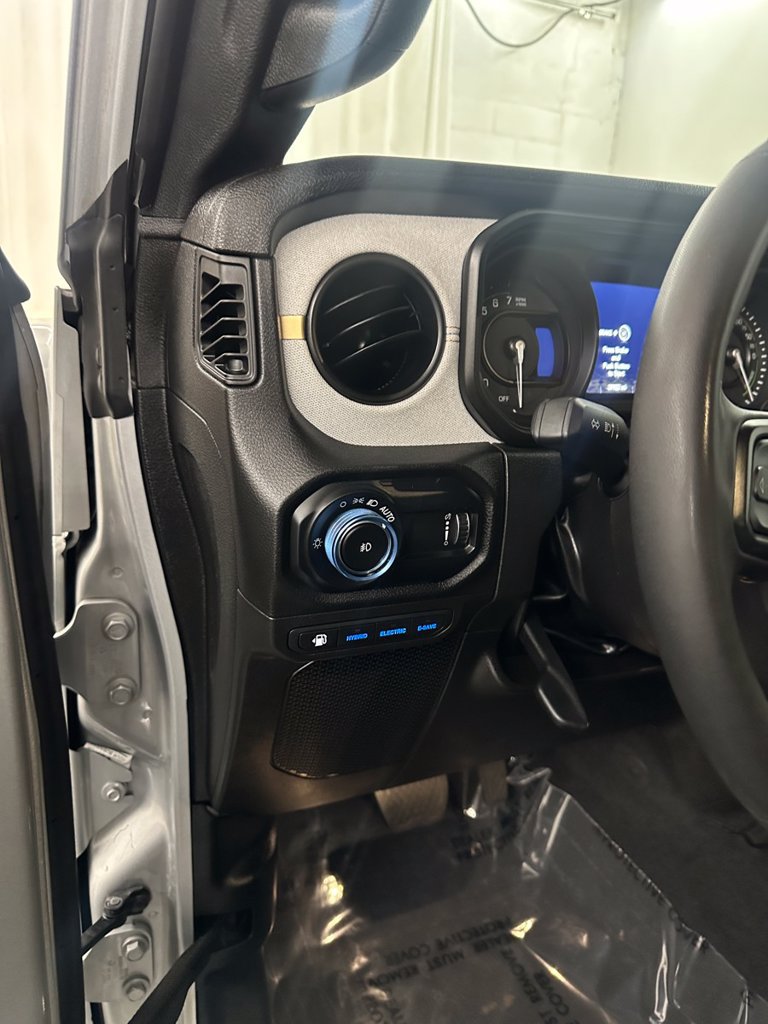 Used 2024 Jeep Wrangler Unlimited w/ Convenience Group AWD/4WD image 12