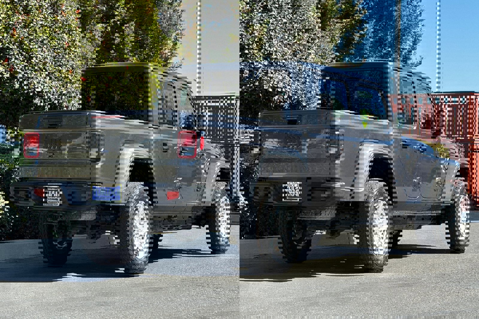 Used 2022 Jeep Gladiator Sport image 4