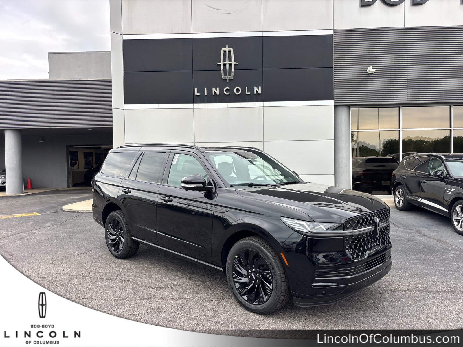 New 2027 Lincoln Navigator Reserve w/ Jet Appearance Package