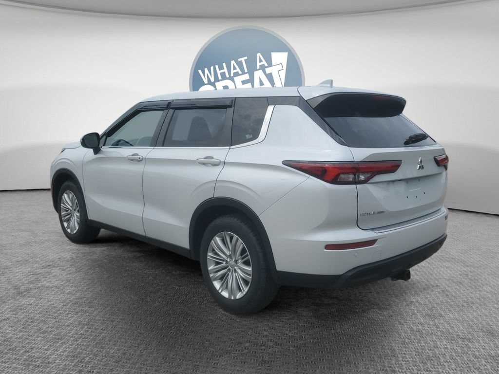 Used 2023 Mitsubishi Outlander ES AWD/4WD image 6