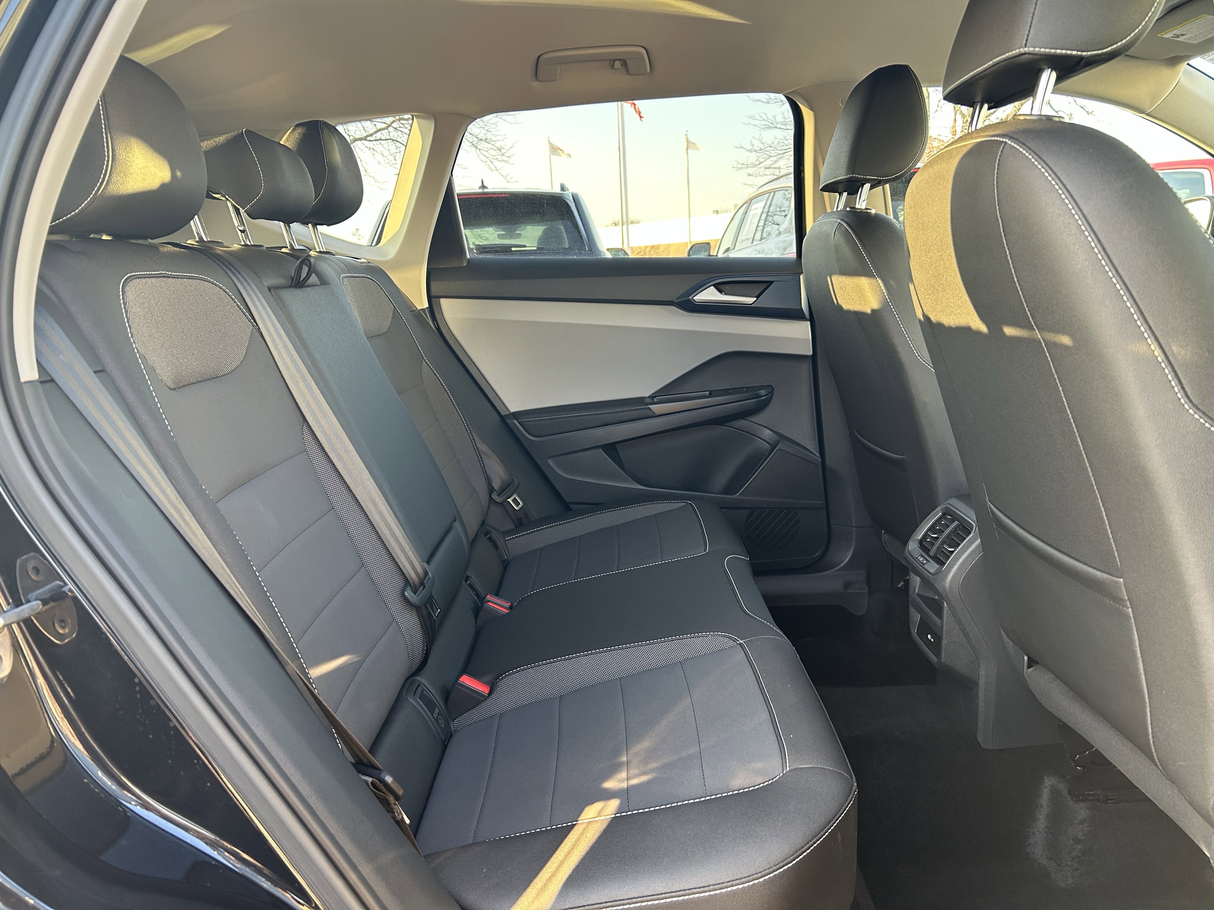 Certified 2024 Volkswagen Taos SE w/ Black Wheel Plus Package image 24