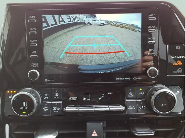 Used 2021 Toyota Highlander XLE image 19