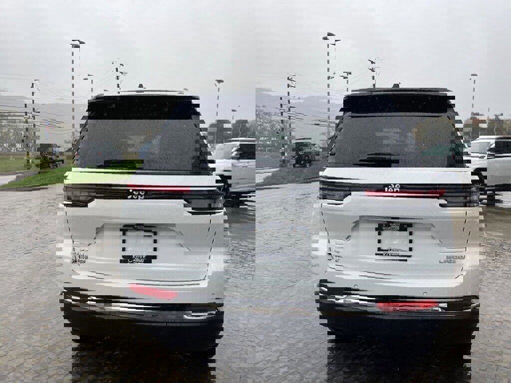 New 2025 Jeep Grand Cherokee Laredo X image 7