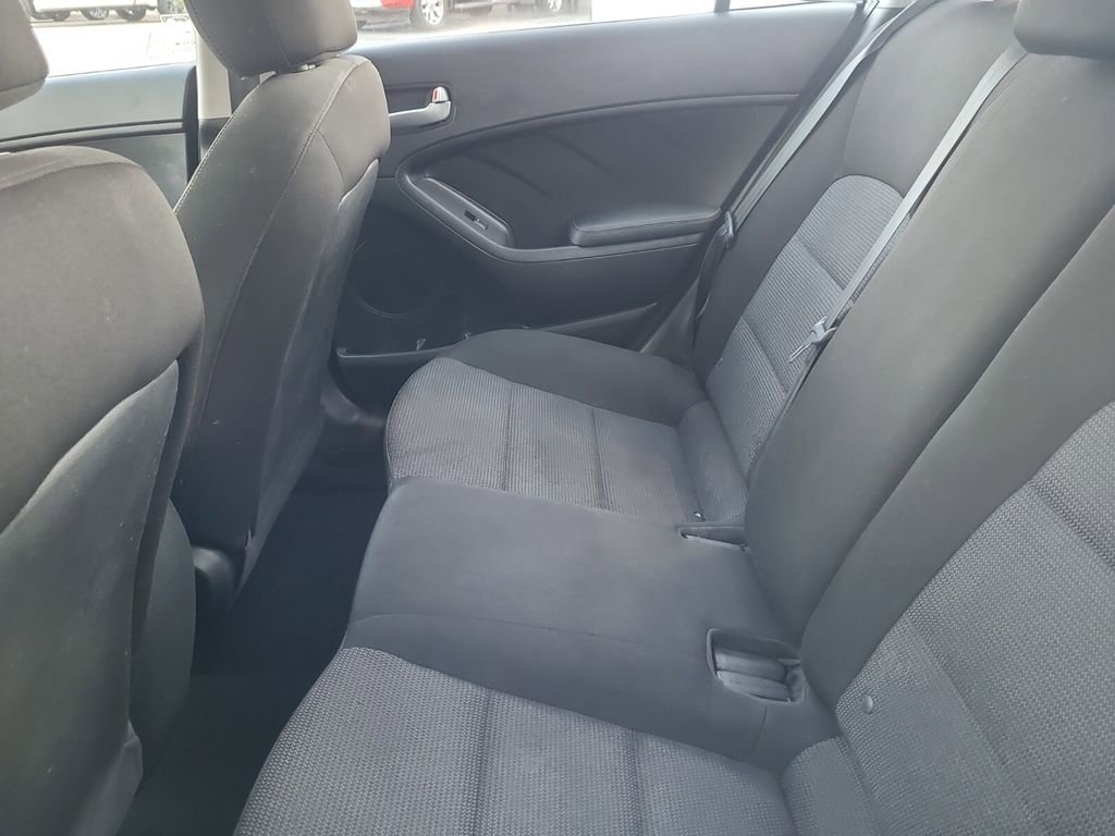 Used 2018 Kia Forte LX image 9