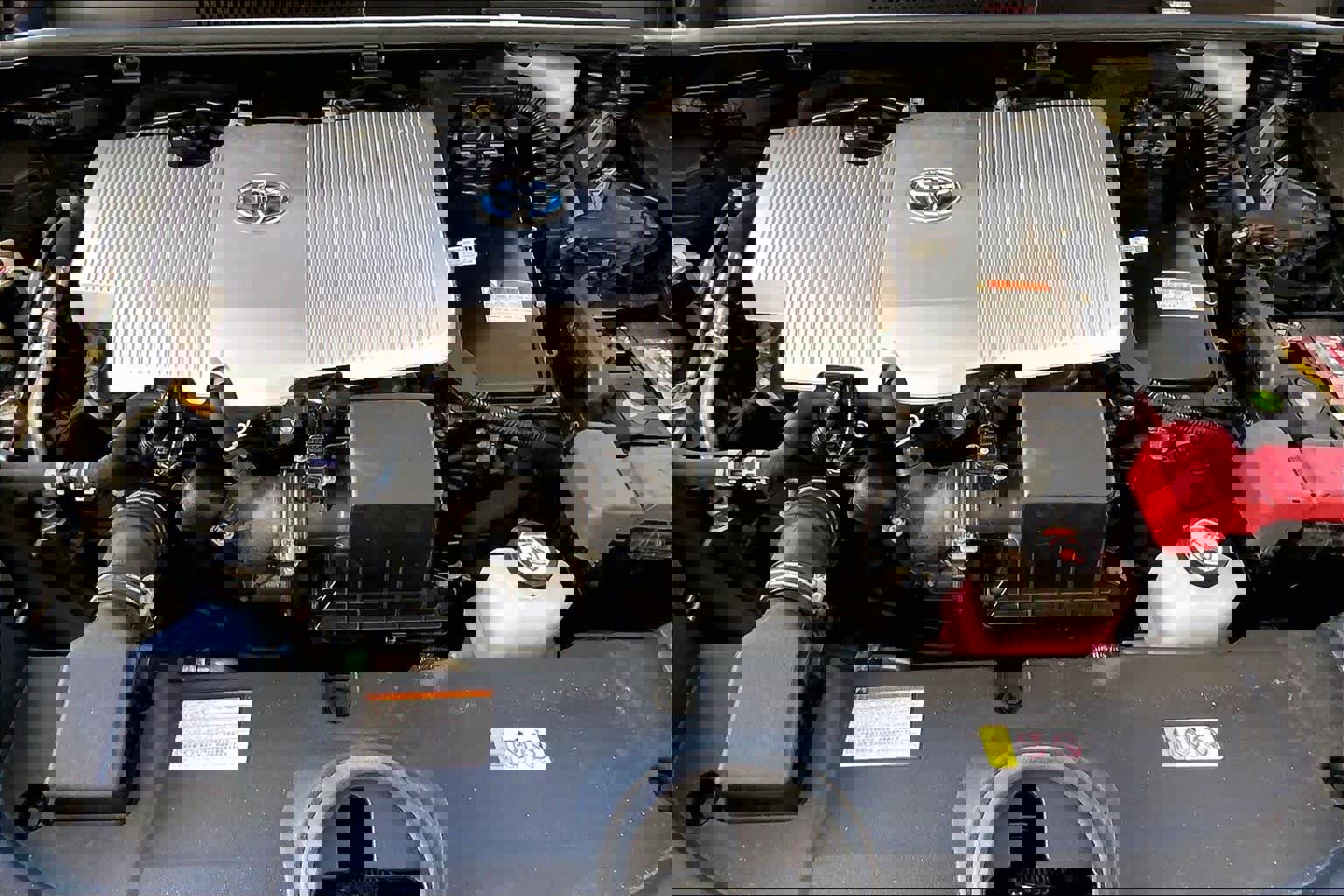 Used 2022 Toyota Prius L Eco image 30