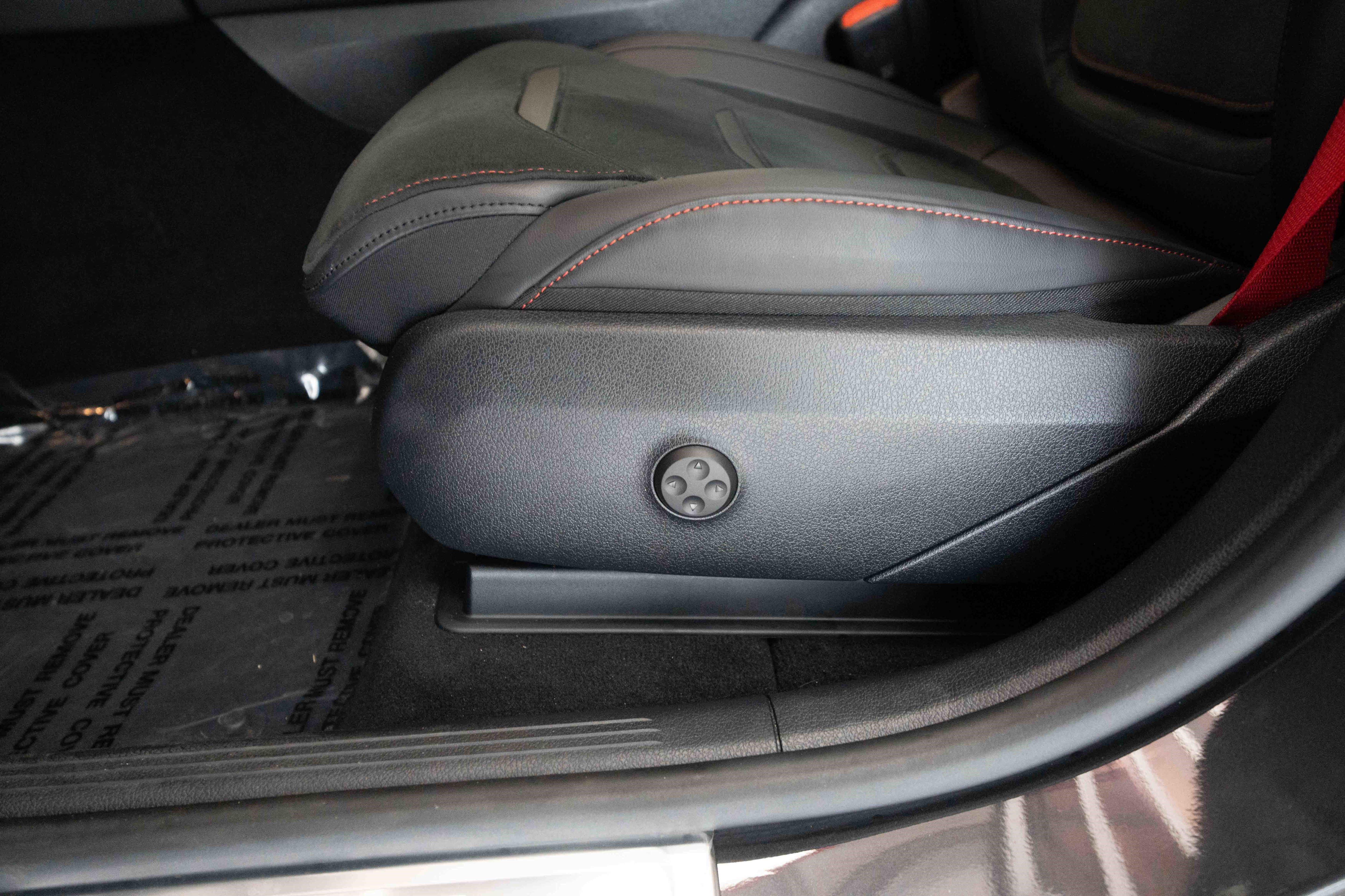 Used 2025 Mercedes-Benz GLC 43 AMG 4MATIC image 12