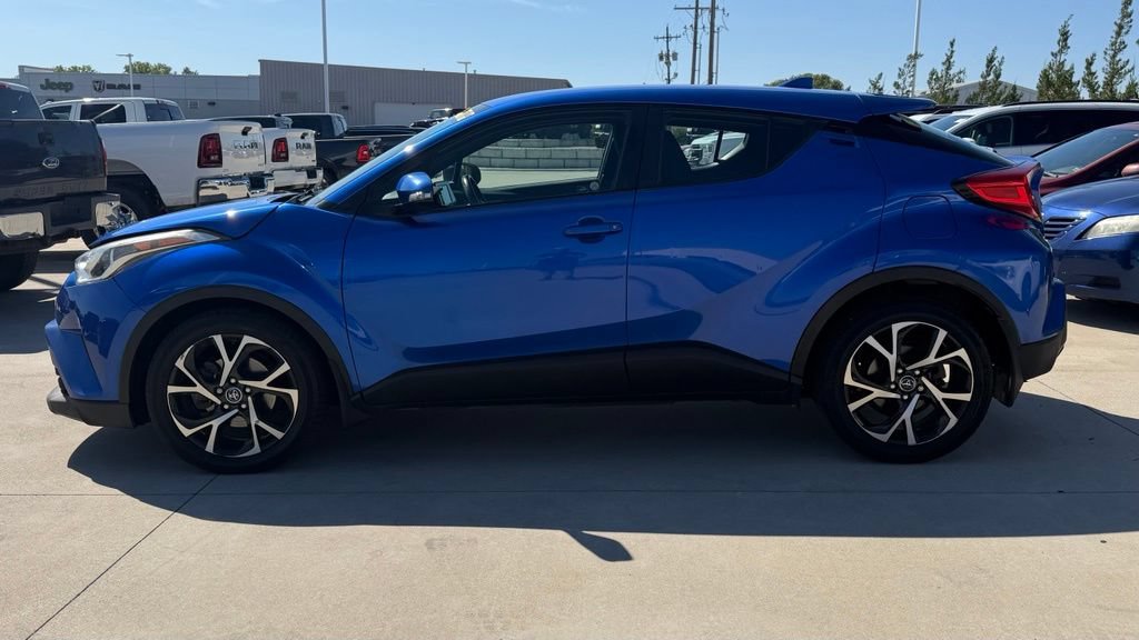 Used 2018 Toyota C-HR XLE FWD image 2