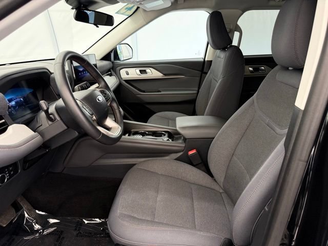 Used 2025 Ford Explorer Active AWD/4WD image 11