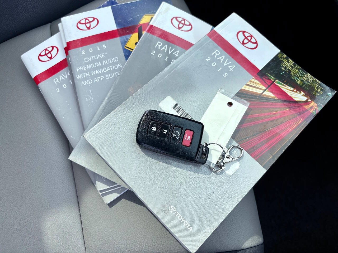 Used 2015 Toyota RAV4 Limited w/ Technology Package image 40