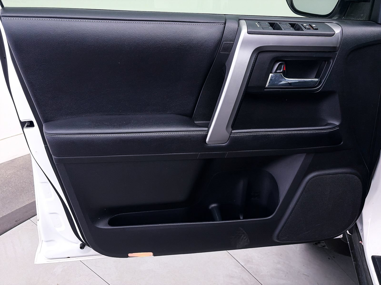Used 2018 Toyota 4Runner SR5 AWD/4WD image 14