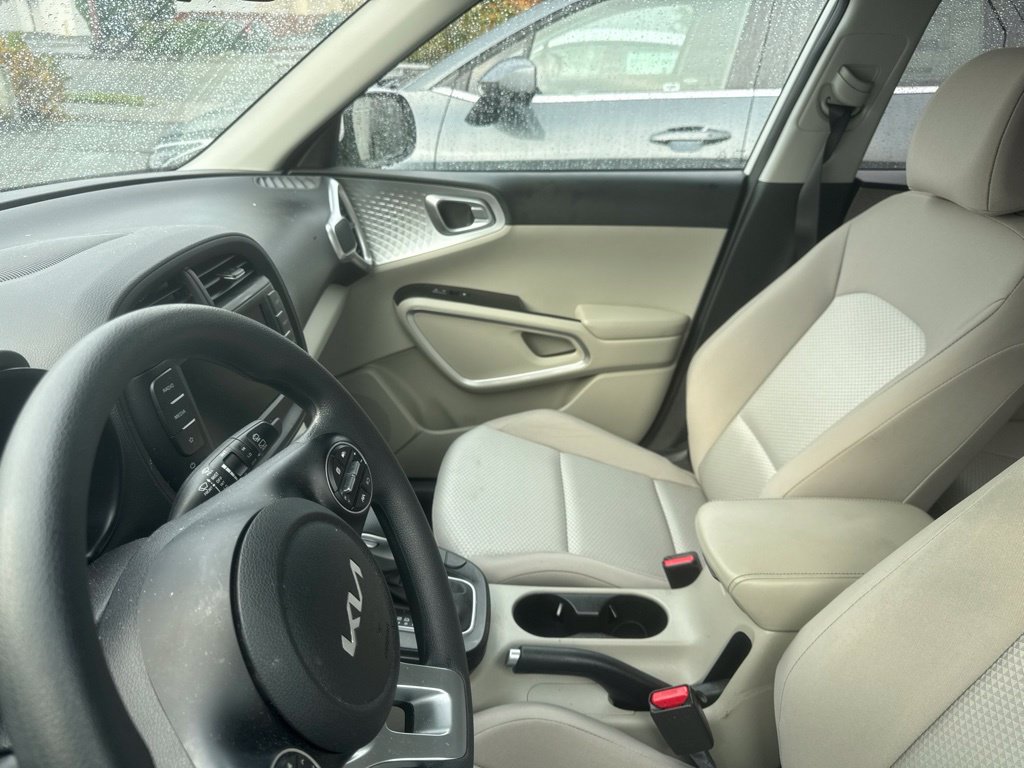 Certified 2023 Kia Soul LX FWD image 6