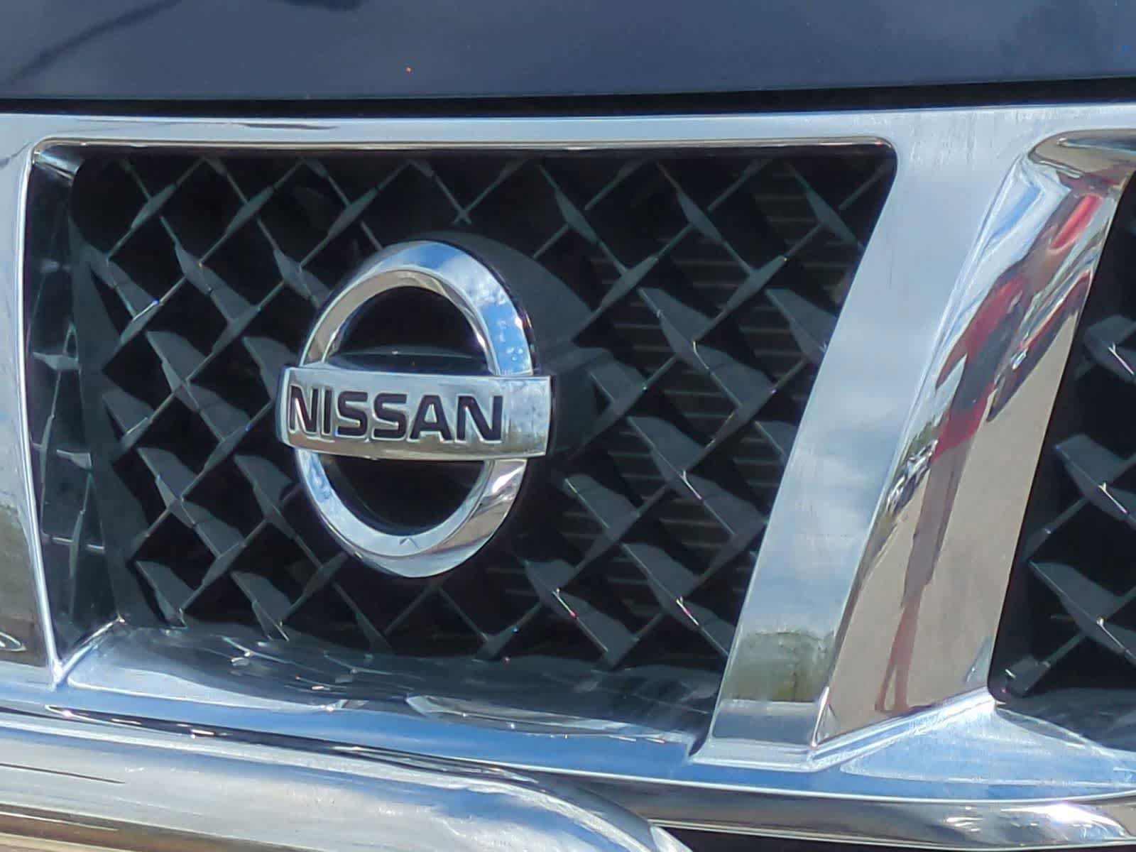 Used 2011 Nissan Titan SV w/ SV Value Truck Pkg AWD/4WD image 12