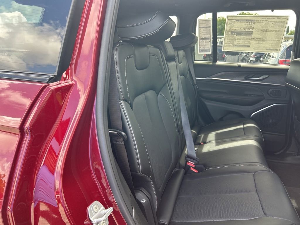 New 2025 Jeep Grand Cherokee Overland w/ Luxury Tech Group IV image 28