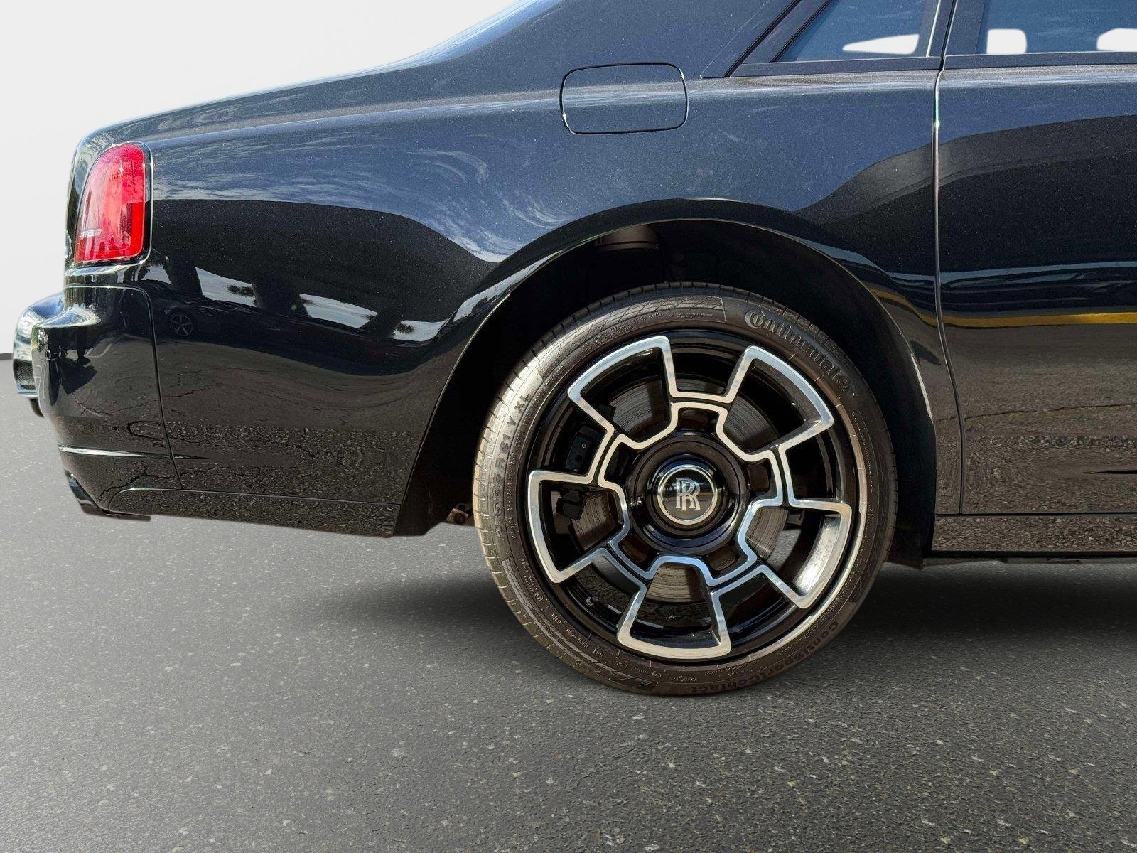 Used 2020 Rolls-Royce Ghost RWD image 18