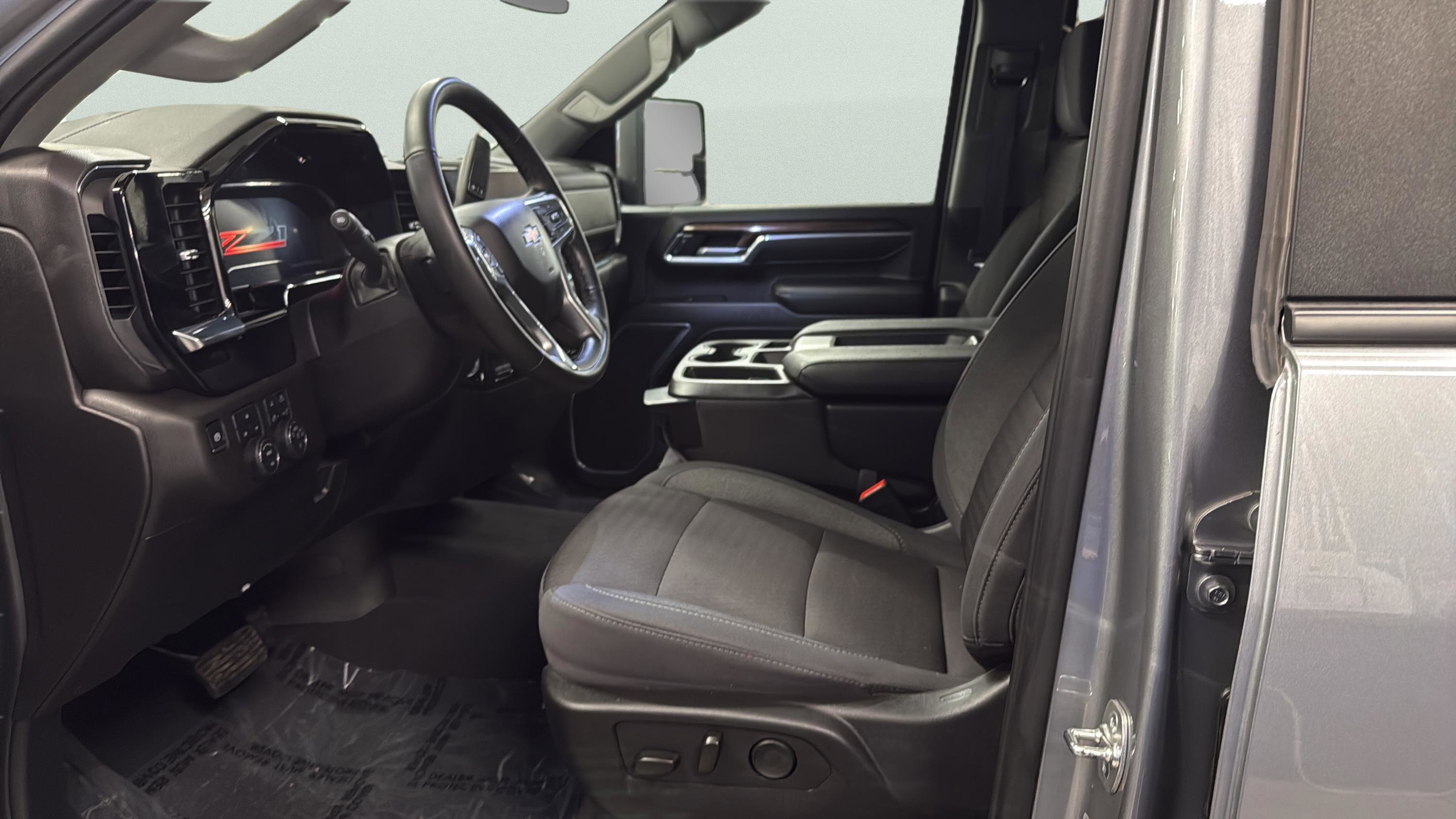 Used 2025 Chevrolet Silverado 2500 LT w/ All Star Edition image 10