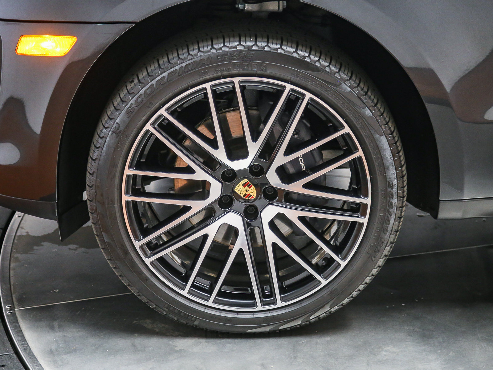 Certified 2026 Porsche Macan AWD/4WD image 13