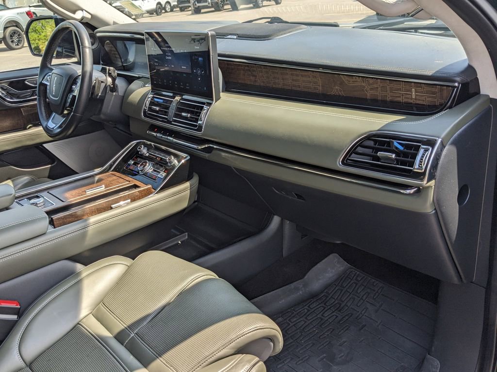 Used 2024 Lincoln Navigator Black Label image 8