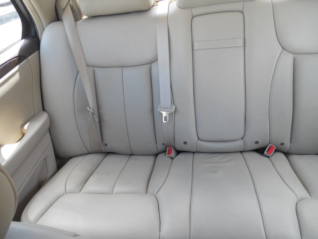Used 2010 Cadillac DTS Premium FWD image 18