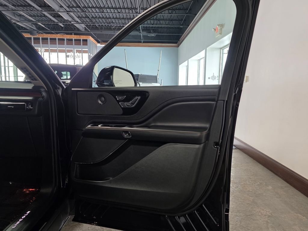 Used 2024 Lincoln Aviator Reserve image 22