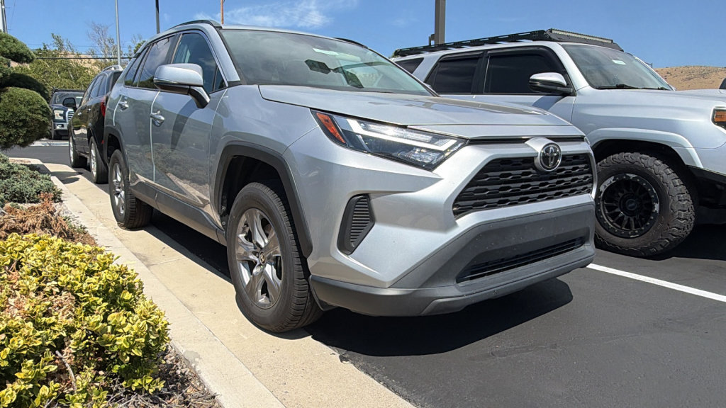 Used 2024 Toyota RAV4 XLE w/ Convenience Package FWD video 1