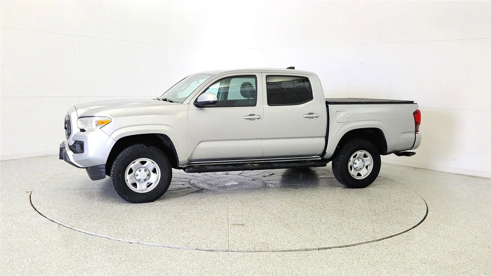 Used 2023 Toyota Tacoma SR AWD/4WD image 4