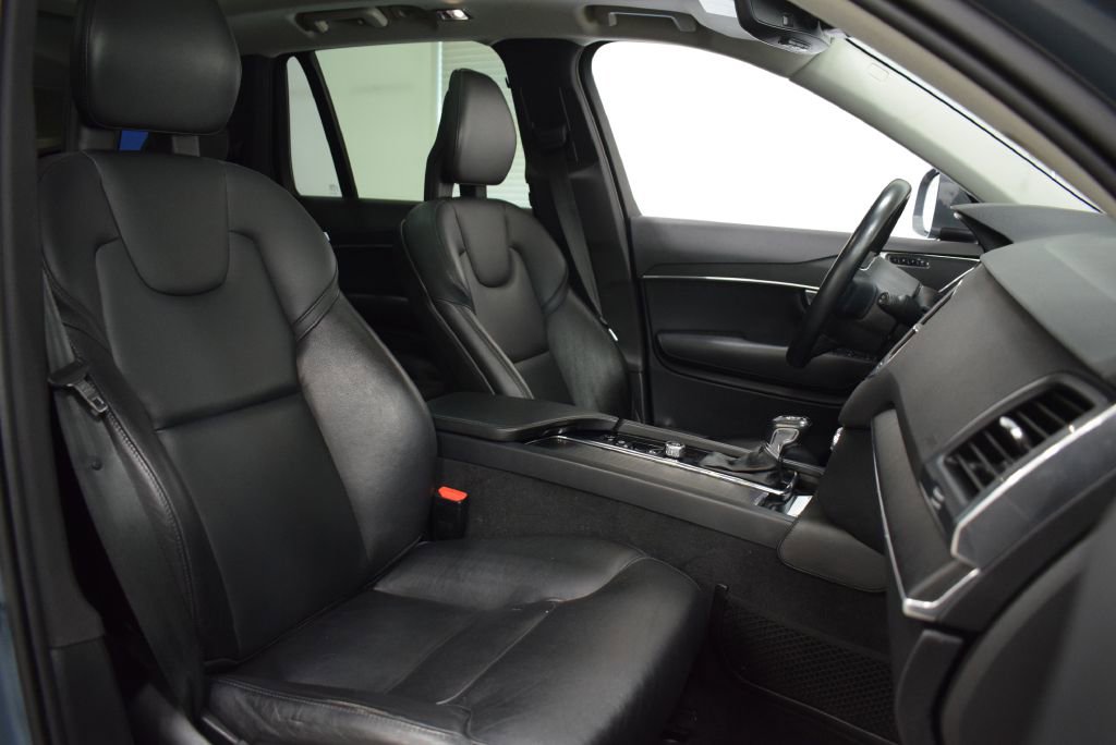 Used 2020 Volvo XC90 T5 Momentum w/ Protection Package image 22